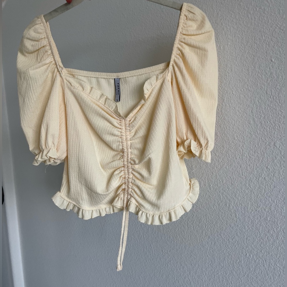 NWOT ruffle short sleeve crop